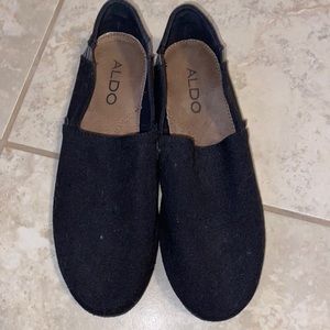 Woman’s Aldo black Flat